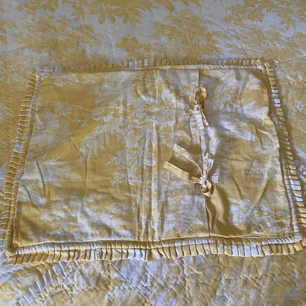 Pottery Barn Linen Quilt Coverlet and 2 Pillow Shams Queen 90x86